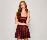 Freches Skaterkleid mit Pailletten